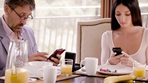 Молоденькая жена изменяет мужу с негром