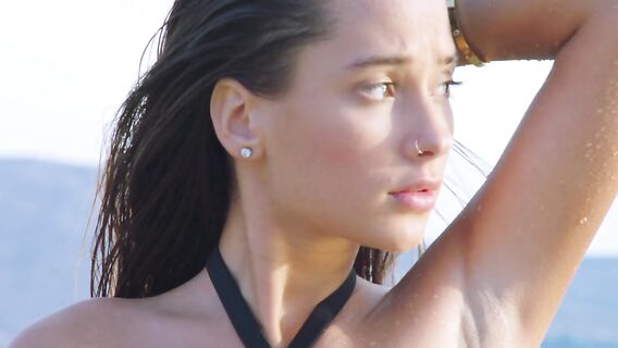 Секс русской туристки с негром на острове