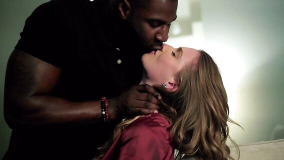 Хороший секс замужней Эшли Лейн с негром пока муж на работе